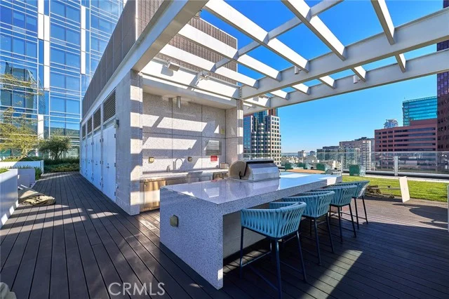 877 Francisco #1717 photo 4
