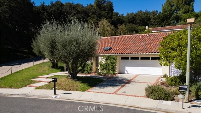 23252 Park Ensenada, Calabasas