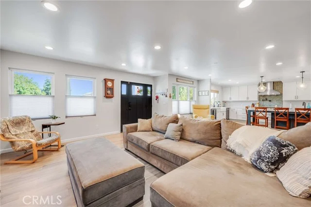 1414 E Silva photo 5