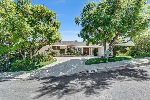3938 Westfall Dr., Encino