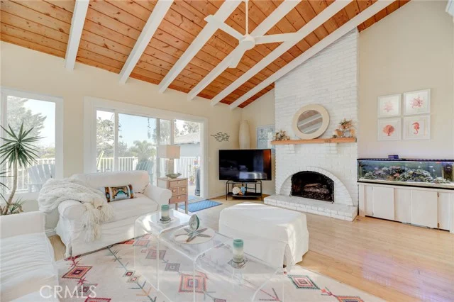 304 Larsson Street photo 1