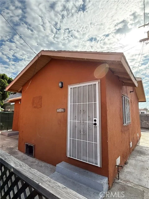 6117 S Hoover photo 2