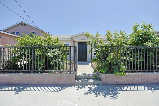 1524 W 223rd Street photo 2