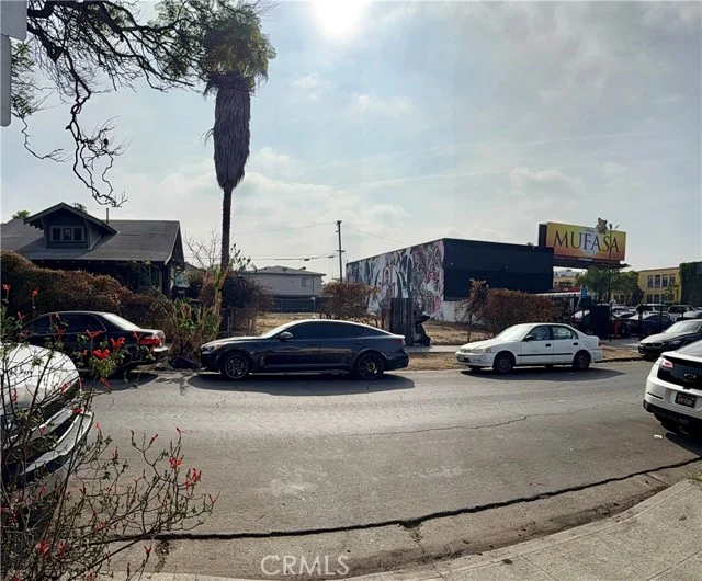 6132 Romaine Street photo 1