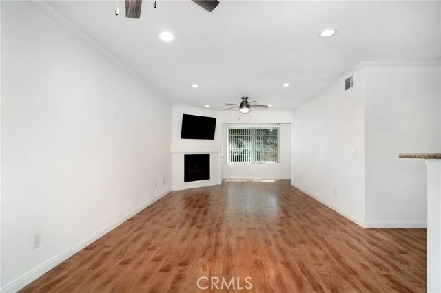 5525 Canoga Avenue #124 photo 2