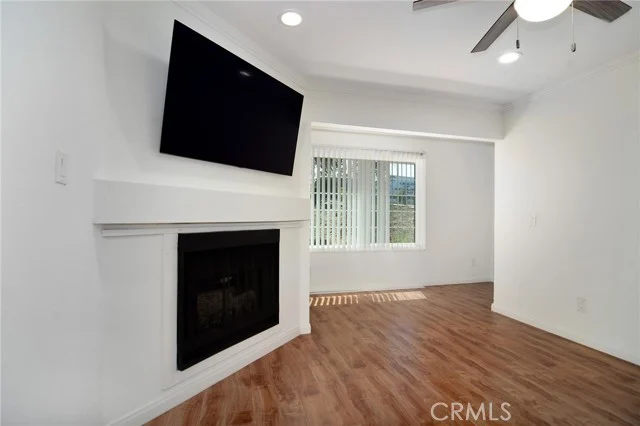 5525 Canoga Avenue #124 photo 3
