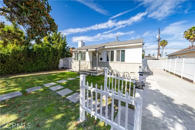 3934 Tuller photo 2