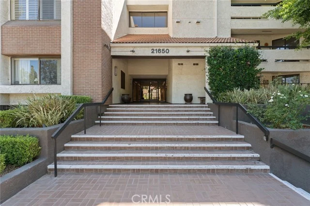 21650 Burbank #203, Woodland Hills