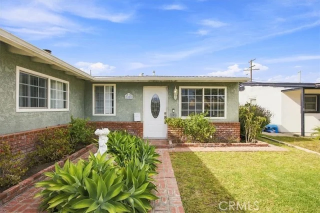 3829 W 144th photo 1