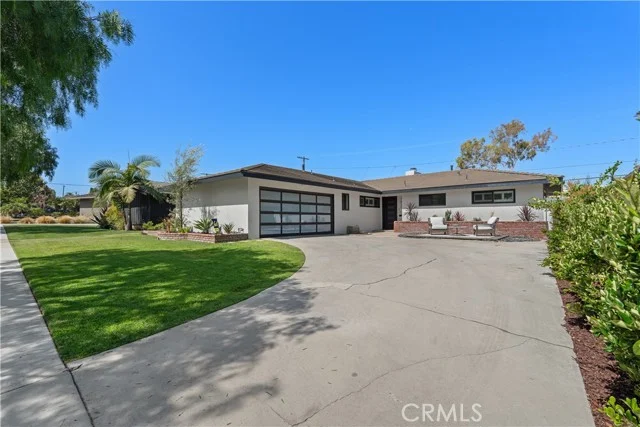 1611 N Greenbrier, Long Beach