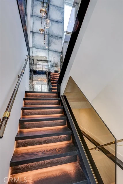 2417 Crest photo 4