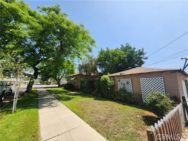 11820 Victory Boulevard photo 3