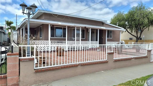 3661 Seabright Avenue photo 1