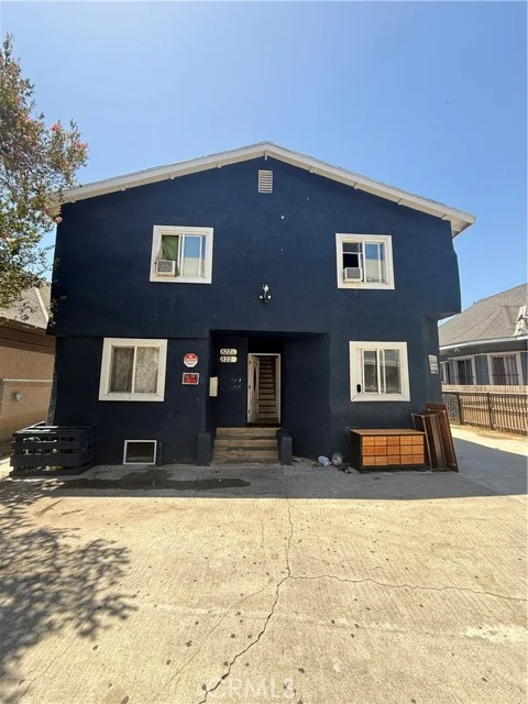 822 W 60th photo 1