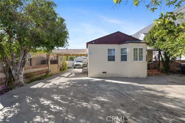 11430 Califa Street photo 1