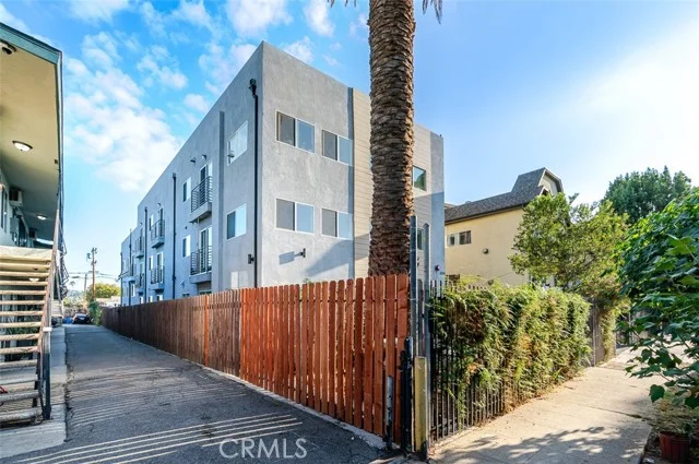 3324 Chapman, Los Angeles