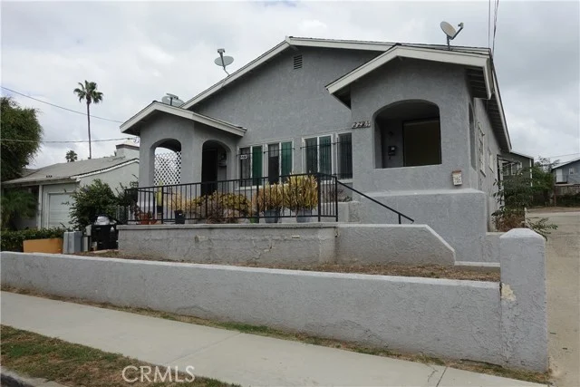 2221 Elsinore photo 1