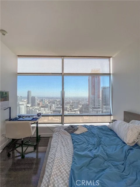 900 W Olympic, Los Angeles
