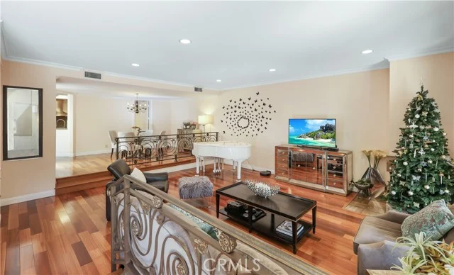 2235 Century Hill, Los Angeles