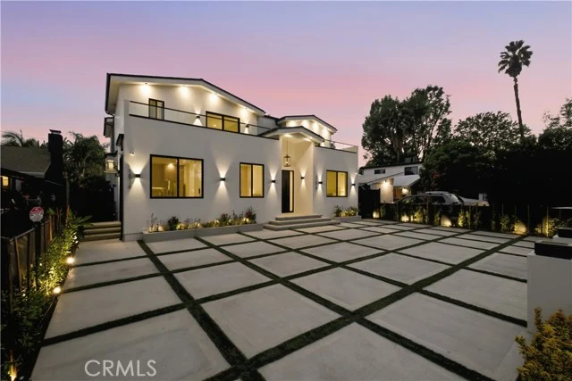 22518 Burbank, Woodland Hills
