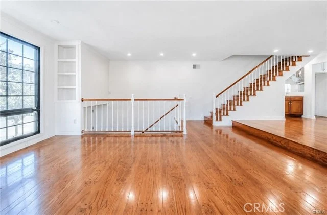 18100 Burbank, Tarzana