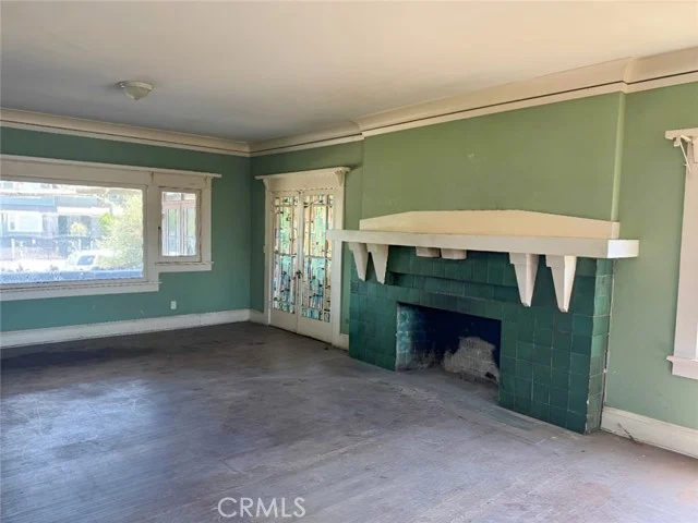 1749 W 49th photo 4