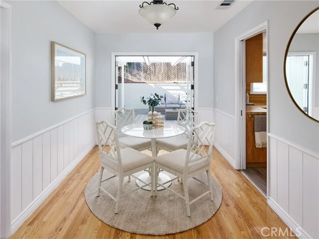 303 E Walnut photo 4