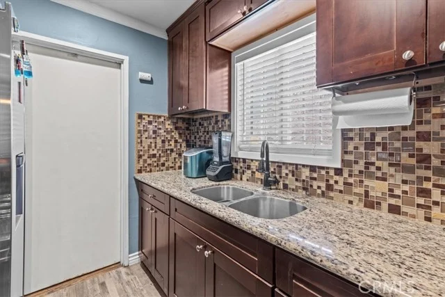407 E Sunset photo 3