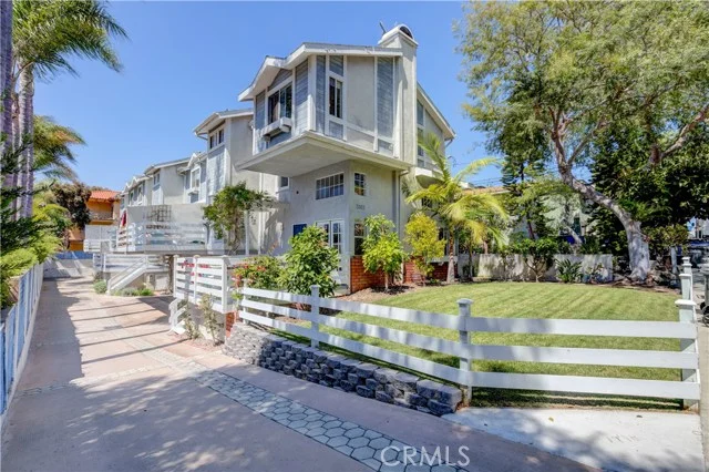 2003 Mathews Avenue #A photo 1