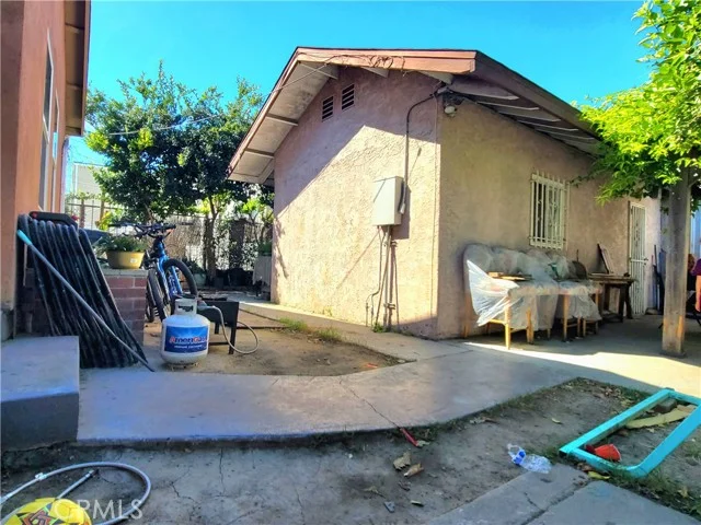 860 W 73rd St. photo 5