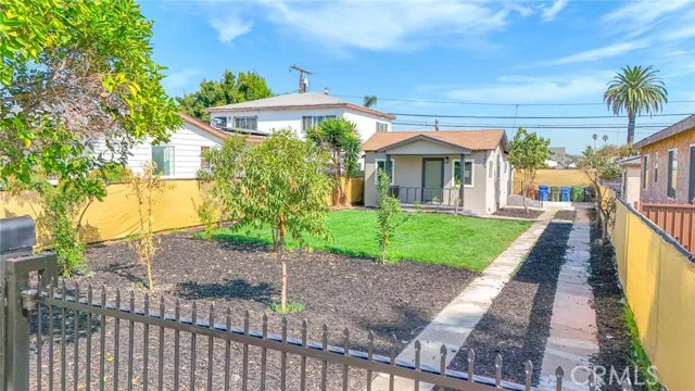1433 W 96th, Los Angeles