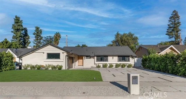 5722 Le Sage Avenue, Woodland Hills