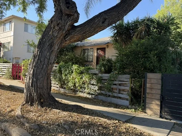4319 Melbourne, Los Angeles