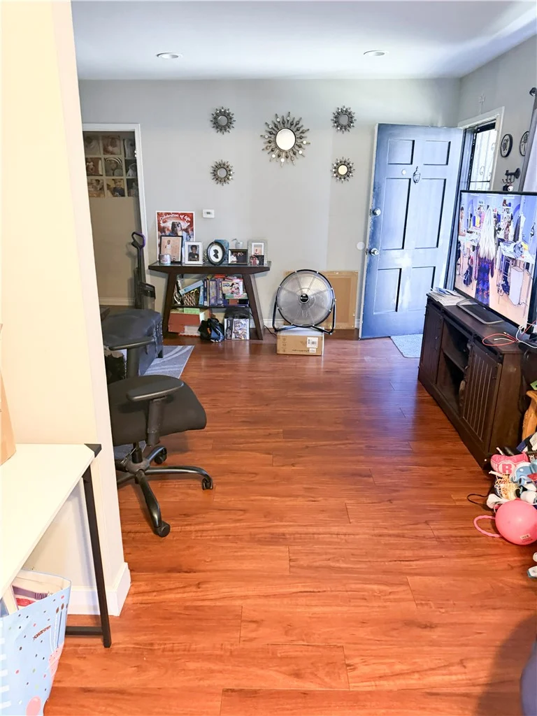 2032 Cullivan Street photo 2
