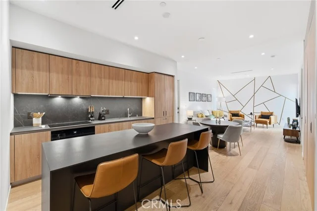 1030 N Kings Road #405, West Hollywood