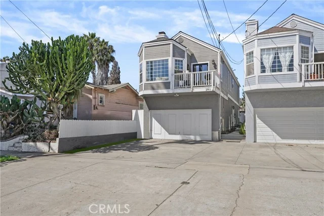 2911 S Pacific photo 1
