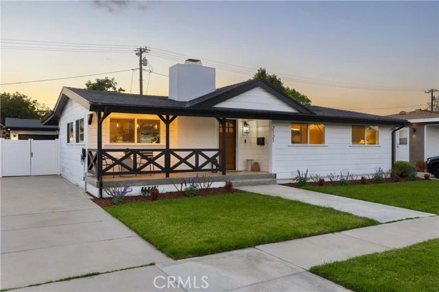 2121 Fanwood Avenue, Long Beach