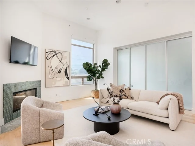 1225 E Grand Avenue #D photo 3