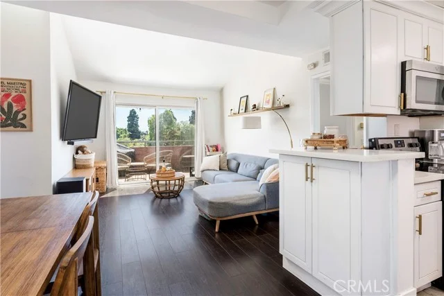 2507 E 15th #301, Long Beach