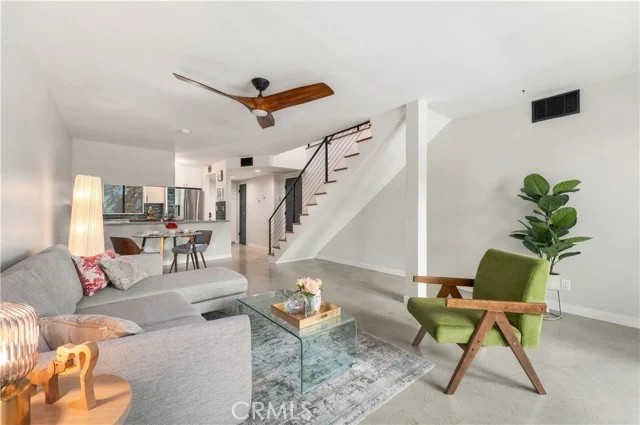 15207 Magnolia Boulevard #119 photo 4