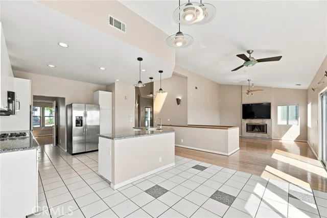 1536 Silver photo 5