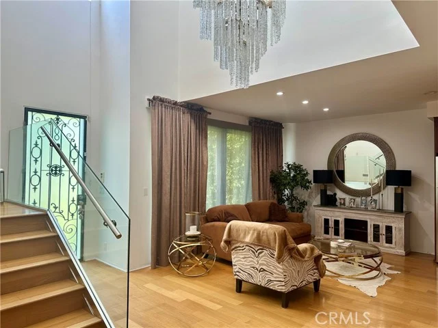 14721 Valley Vista photo 1