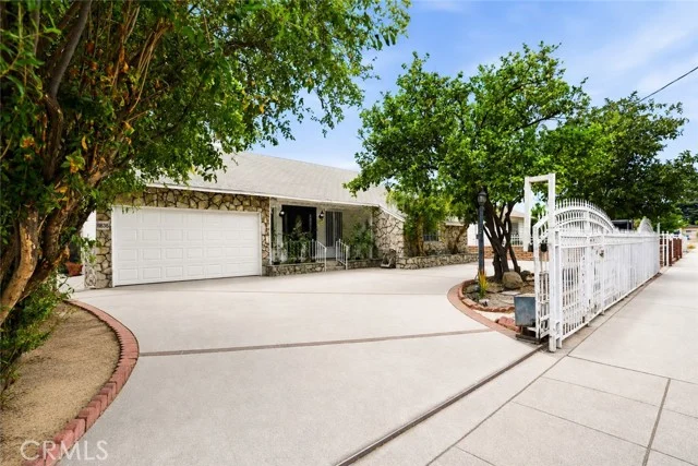 11840 Gilmore photo 1