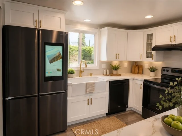 1720 E Balard photo 4