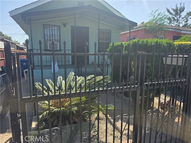 1104 E 102nd, Los Angeles
