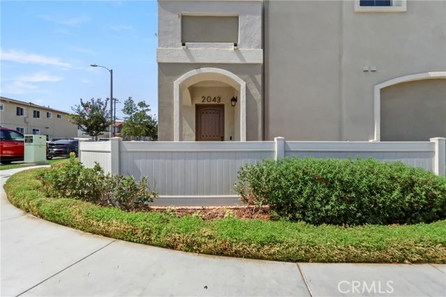 2043 Lincoln Avenue photo 2