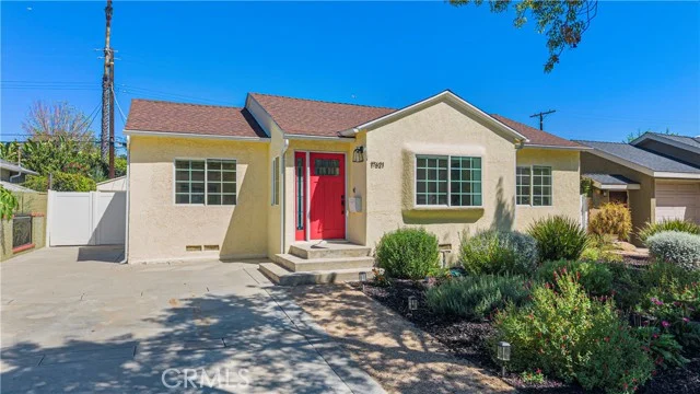 17621 Collins Street photo 1