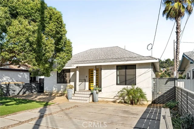 242 Thorne photo 1