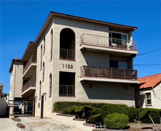 1152 W. 24th St. photo 1
