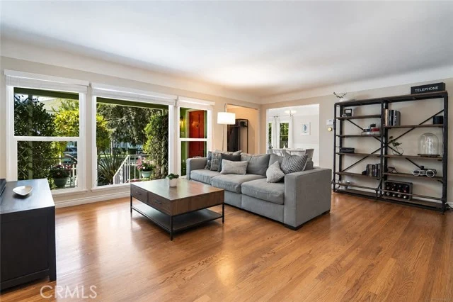10703 Collins Street photo 2